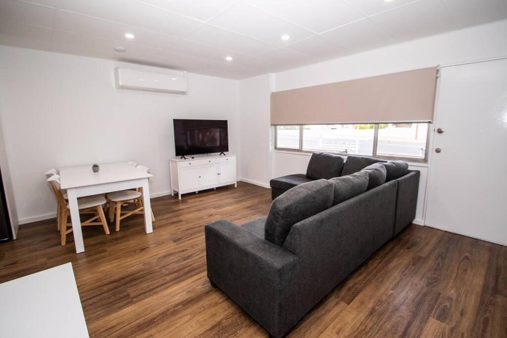 Willow Court Unit 2 Daire Broken Hill Dış mekan fotoğraf