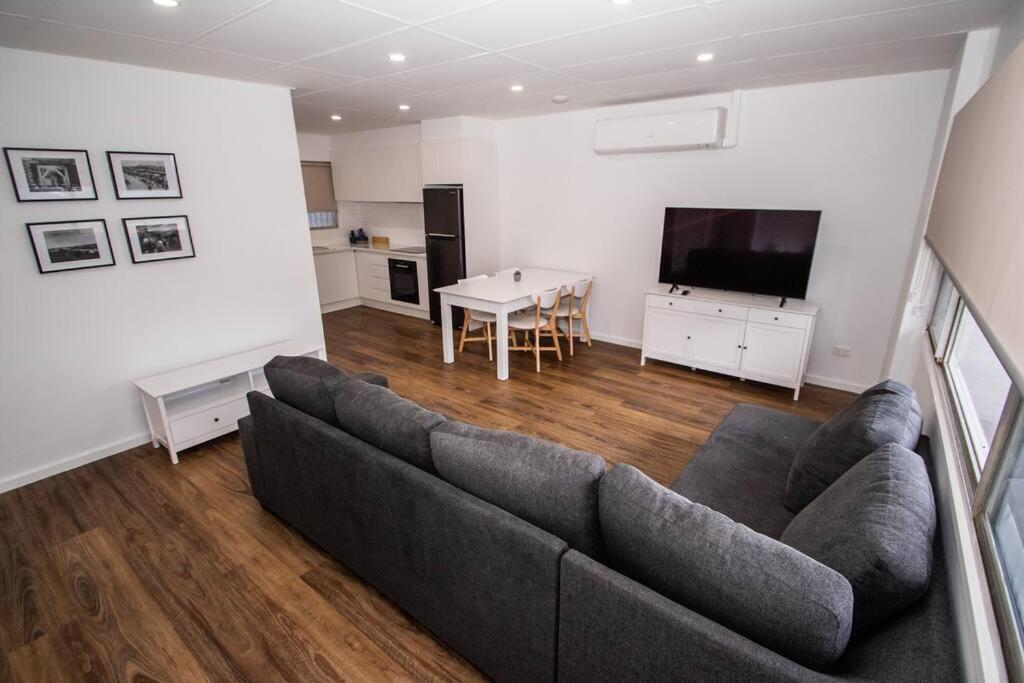 Willow Court Unit 2 Daire Broken Hill Dış mekan fotoğraf